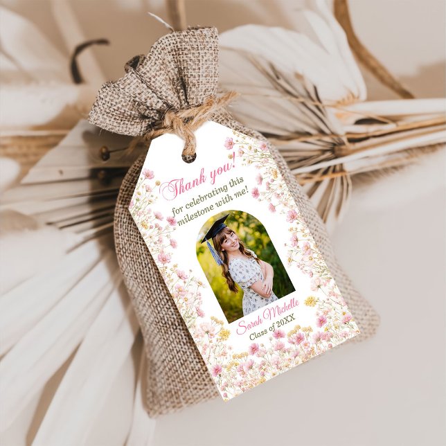 Pink Boho Wildflowers Graduation Party Presentetikett (Skapare uppladdad)