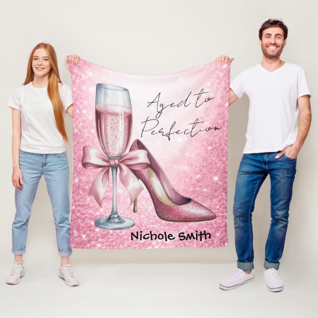Pink Champagne Glass Aged To Perfection Birthday Fleecefilt (På plats)