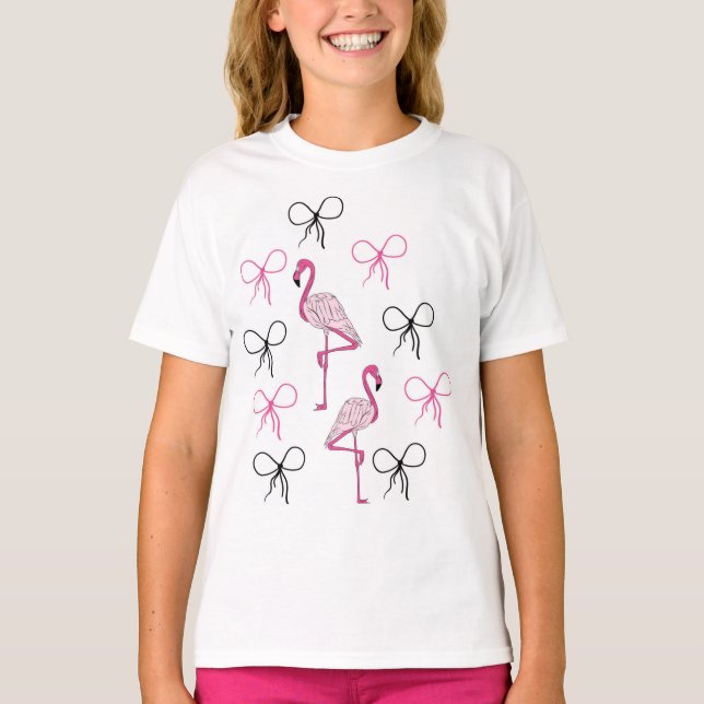Pink Flamingo in Lively and Cute at the sam T Shirt (Framsida)