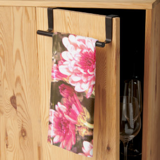 Pink Floral Bloom Pattern – Soft Botanical Design Kökshandduk