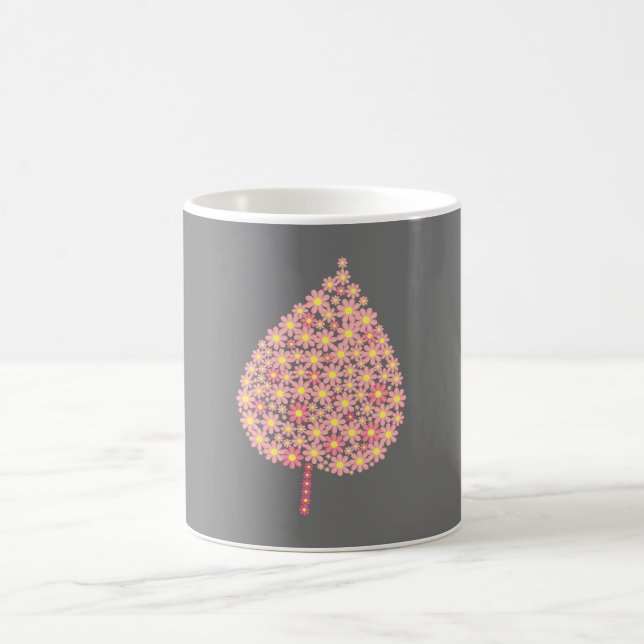 Pink Floral Leaf on Dark Grey Background – Elegant Kaffemugg (Center)