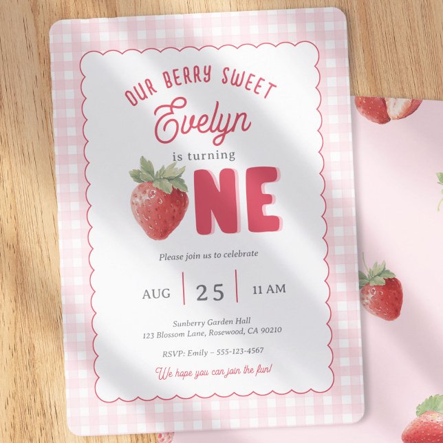 Pink Gingham Berry First Strawberry Themed Inbjudningar (Berry First-Strawberry with pink gingham background. Spring Girl 1st Birthday Invitatio)