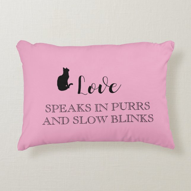 Pink Love Speaks in Purrs Cat Mom Pillow Prydnadskudde (Framsidan)