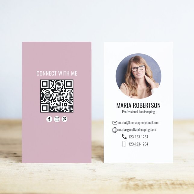 Pink Modern Business Photo QR Code Business Card Visitkort (Pink modern business card template with scannable QR code.)