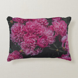 Pink peonies, dark moody aesthetic prydnadskudde