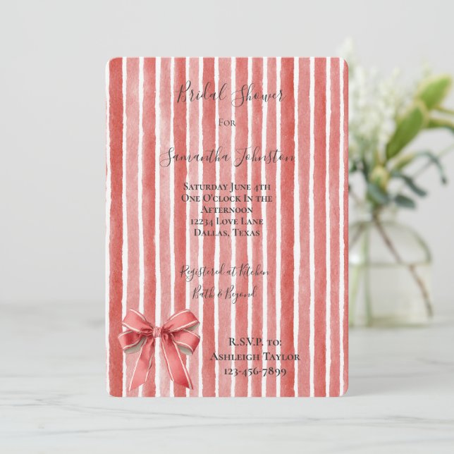 Pink Red Stripes Bow Bridal Shower Inbjudningar (Stående Fram)