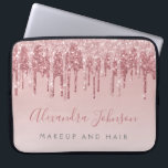 Pink Rose Gold Glitter Sparkle Monogram Laptop Fodral<br><div class="desc">Rosa - Ro Guld Faux-Fodral som kör Glitter och Gnistra Elegant Monogram Business Professionell Hair och makeup Beauty Promotional Work Laptop Computer Sleeve eller . Det här fodral kan anpassas så att det namnteckning skriptet namn och jobb- eller befattningstitel inkluderas.</div>