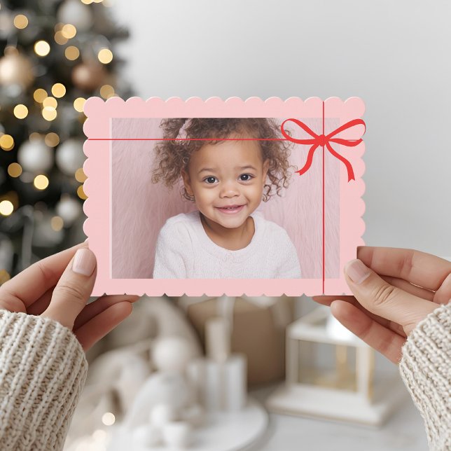 Pink Scallop Photo Christmas with Red Bow  Julkort (Skapare uppladdad)