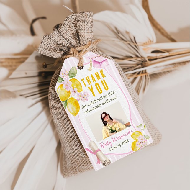 Pink Stripes Lemons and Flowers Graduation Presentetikett (Skapare uppladdad)