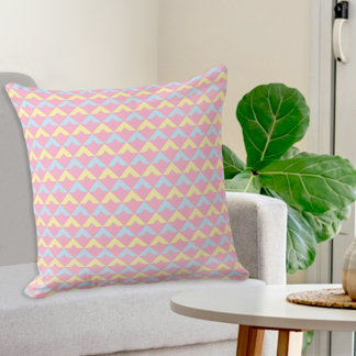 Pink Triangles Pillow Kudde
