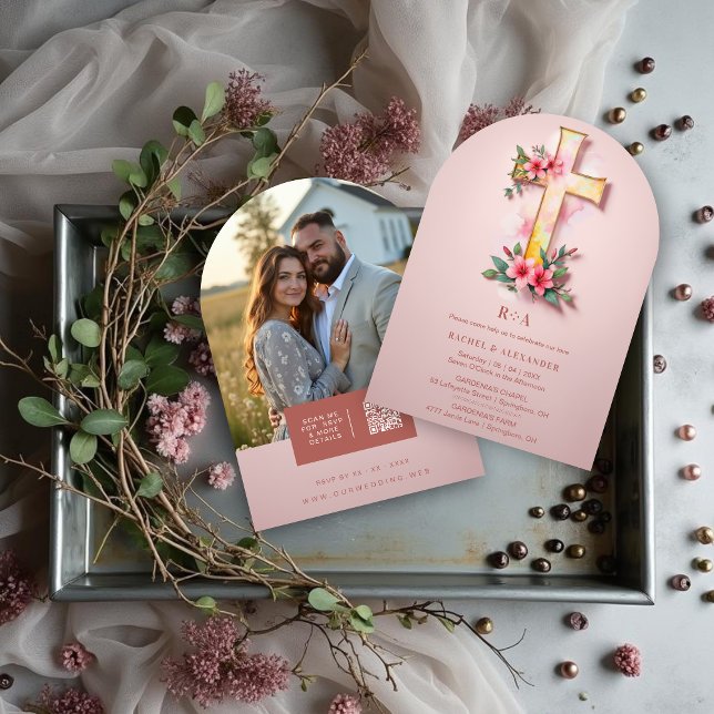 Pink Watercolor Pastel Floral Cross-Shape Wedding Inbjudningar (Soft Pink Watercolor Style Pastel Floral Cross-Shape Christian Wedding Invitation Cards.)