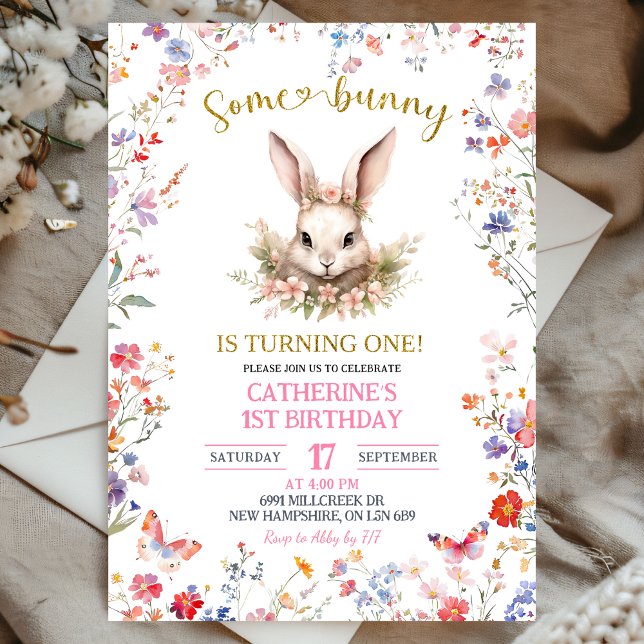 Pink Wildflower Bunny Birthday Invitation Inbjudningar (Skapare uppladdad)