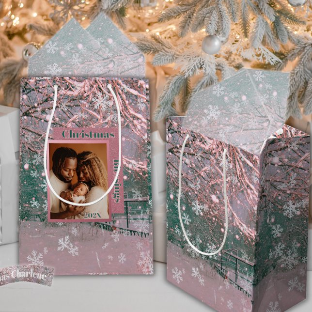 Pink Winter Christmas Family Photo (Skapare uppladdad)