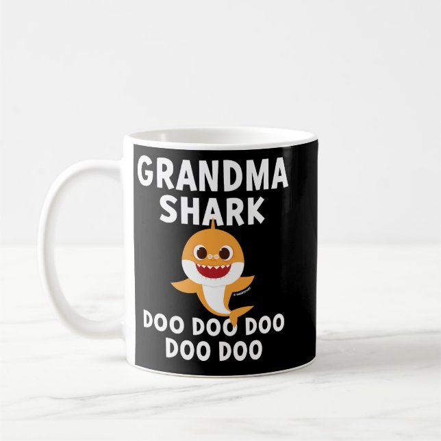 Pinkfong Grandma Shark Official Sweat Kaffemugg (Vänster)