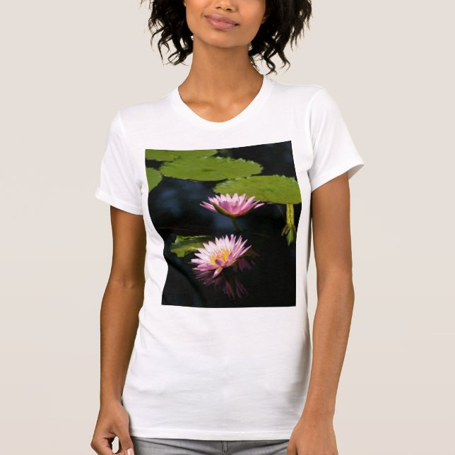 Pinkish Lila Lotus Waterlilies T Shirt (Framsida)
