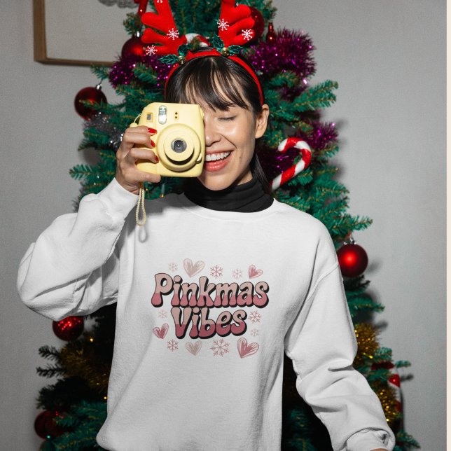 Pinkmas Vibes | Cute Girly Pink Christmas T Shirt (Skapare uppladdad)