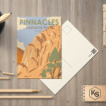 Pinnacles National Park California Vintage Vykort<br><div class="desc">Konstruktion för vektorgrafik med knappnålar. Parken är en amerikansk nationalpark som skyddar ett bergsområde öster i Salinasdalen i centrala Kalifornien.</div>