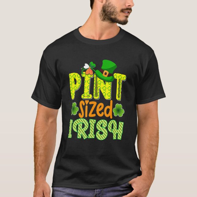 Pint Sized Irish Cute Lucky Shamrock St Patrick's  T Shirt (Framsida)
