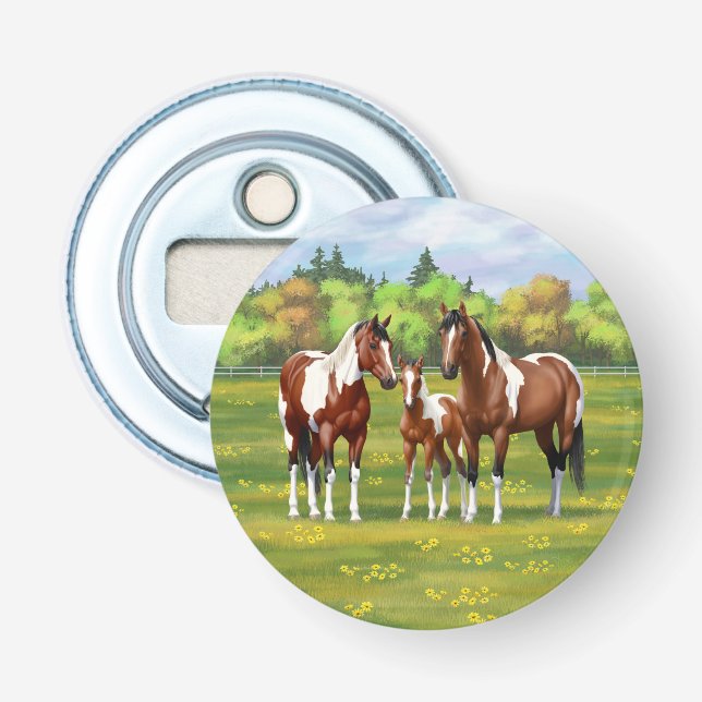 Pinto Paint Quarter Horses in Summer Pasture Flasköppnare (Framsidan)
