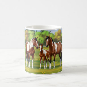Pinto Paint Quarter Horses in Summer Pasture Kaffemugg
