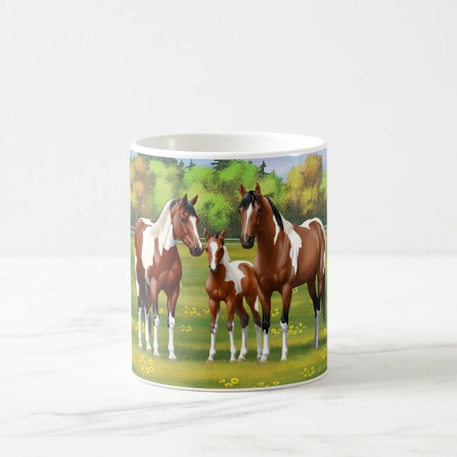 Pinto Paint Quarter Horses in Summer Pasture Kaffemugg (Center)