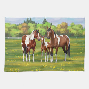 Pinto Paint Quarter Horses in Summer Pasture Kökshandduk