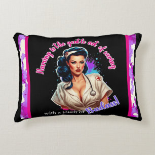 Pinup_ Nurse Badass Prydnadskudde