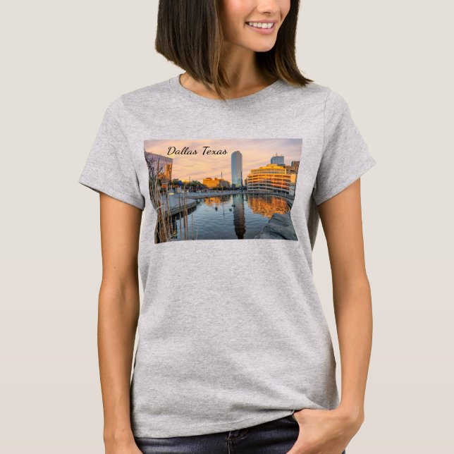 Pioneer Plaza Pond Morgon T-Shirt (Framsida)