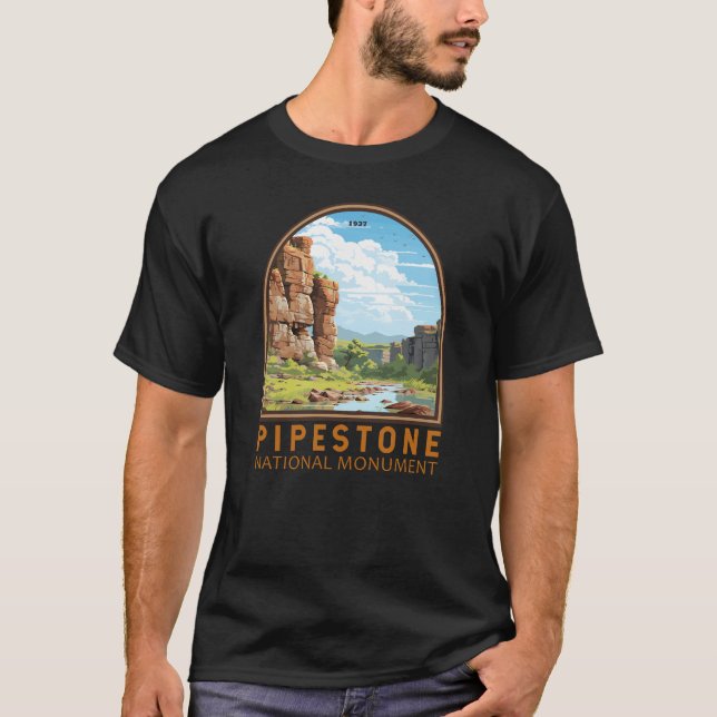 Pipestone National Monument Minnesota Travel Art T Shirt (Framsida)