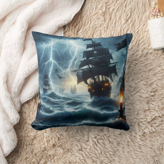Pirat Frakt Battling Stormy Seas at Dusk Kudde (Filt)