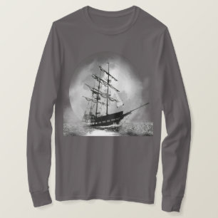Pirat Frakt som seglar ut ur Fog Måne T-Shirt