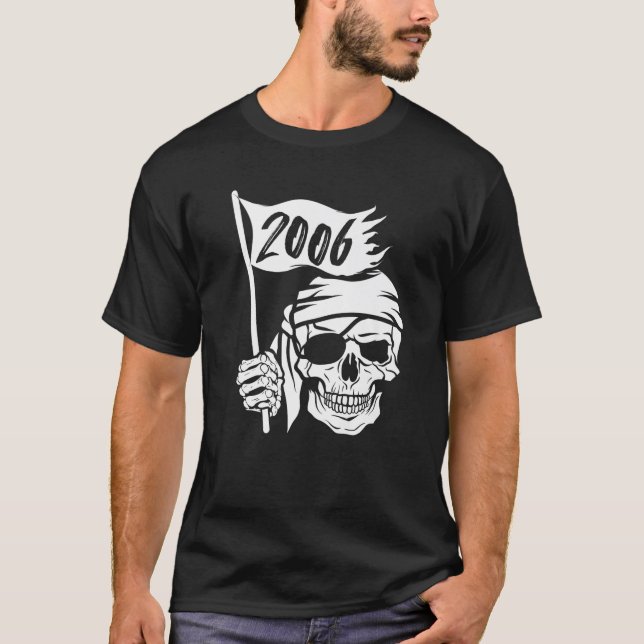 Pirat kapten Flagga Costume och född 2006 T Shirt (Framsida)