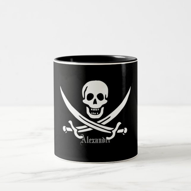 Piratflaggaskalle och korsade svärd Jolly Roger Två-Tonad Mugg (Center)