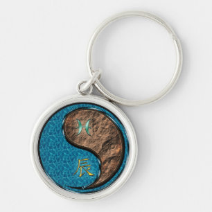Pisces & Earth Dragon Rund Silverfärgad Nyckelring