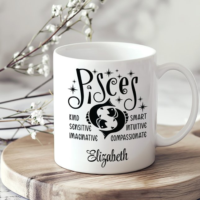 Pisces Zodiac Horoscopes eget namn Kaffemugg (Pisces Zodiac Horoscope Custom Name Coffee Mug on a neutral boho kitchen table.)