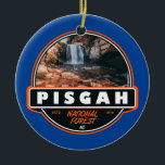Pisgah National Forest North Carolina Emblem Julgransprydnad Keramik<br><div class="desc">Pisgah-vektorteckningsdesign. Det är en nationalskog i Appalachianbergen i westerna North Carolina.</div>