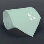 Pistachio Grönt Elegant Monogram   Namn Slips<br><div class="desc">En elegant som har ett fet vitt monogram över Pistachio-Gröntens bakgrund. Ovanpå detta monogram sitter ditt förnamn eller efternamn som är skrivet i alla huvudstäder. Om du vill ha ett djärvare utseende för namn inuti det stora brev kan du göra följande: Använda anpassningsfunktionen och redigera och klicka på namn. Under...</div>