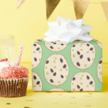 Pistachio Shortbröd Biscuit Cookie Baking Pastry Presentpapper<br><div class="desc">Utformningen har en originalmarkör som illustrerar en klassisk kaka för genbröd med pistaschmandlar och tranbär. Perfekt för dina favoritmatvaror, bagare eller konditor. Denna design finns också tillgänglig för andra produkter. Ser du inte vad du är tittar för? Behöver du hjälp med anpassning? Kontakta Rebecca för att ha något designat bara...</div>