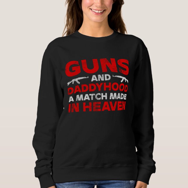 Pistol  Den här pappan packar värme och kärlek T Shirt (Framsida)
