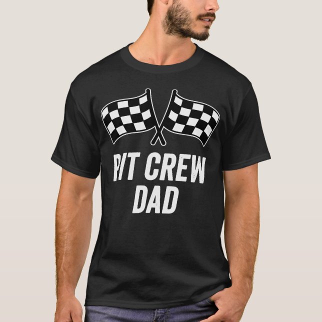 Pit Crew Pappa Rutig Flagga Värd för Racingbil T Shirt (Framsida)