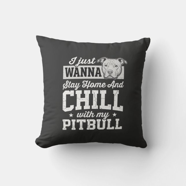 Pitbull Stay Home And Chill Design Kudde (Framsida)