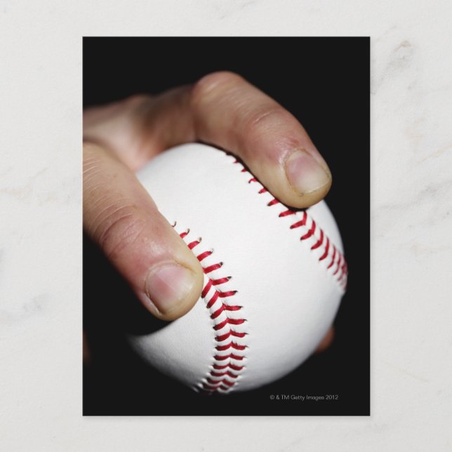 Pitcherns hand som greppar en baseboll vykort (Framsida)