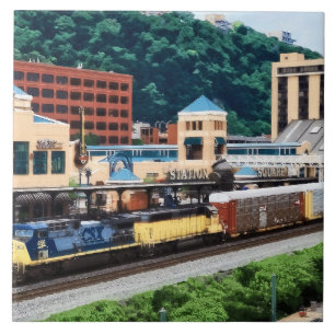 Pittsburgh PA - Tåg som passerar Station Square Kakelplatta