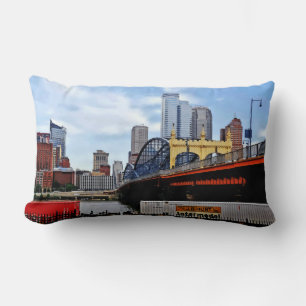 Pittsburgh PA - Tåg vid Smithfield St Bridge Lumbarkudde