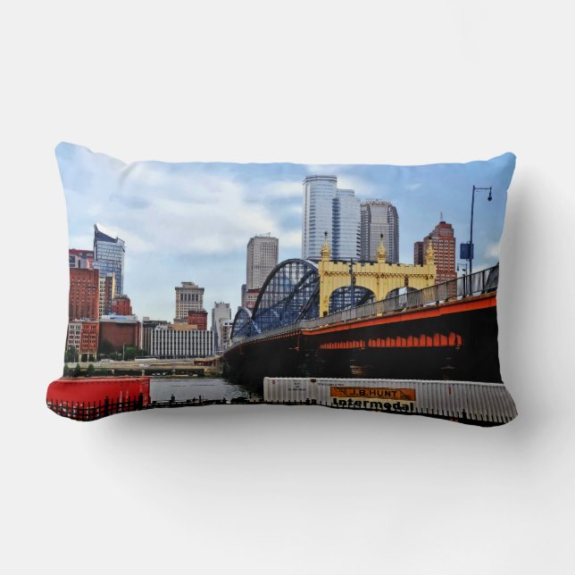 Pittsburgh PA - Tåg vid Smithfield St Bridge Lumbarkudde (Framsida)