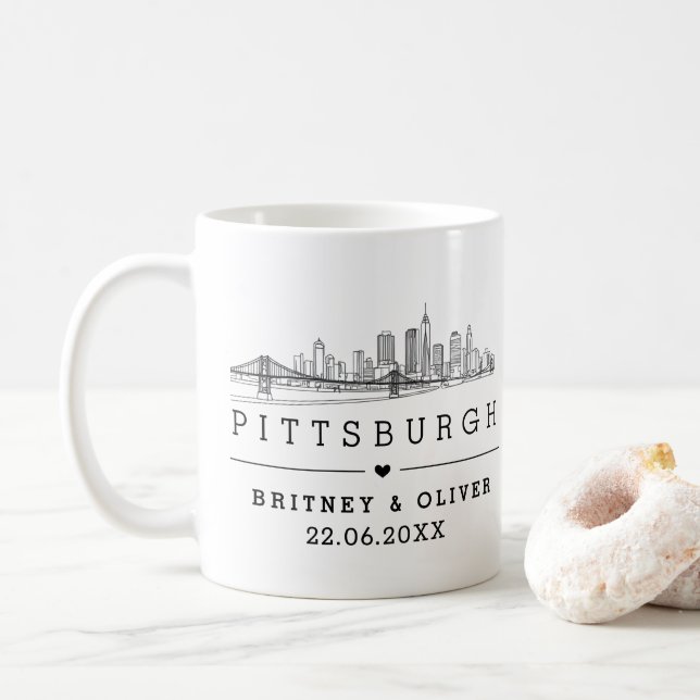 Pittsburgh Skyline - gåva från Personligt bröllp Kaffemugg (Med munk)