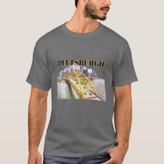 Pittsburgh-skyline och Fort Pitt-bron T Shirt