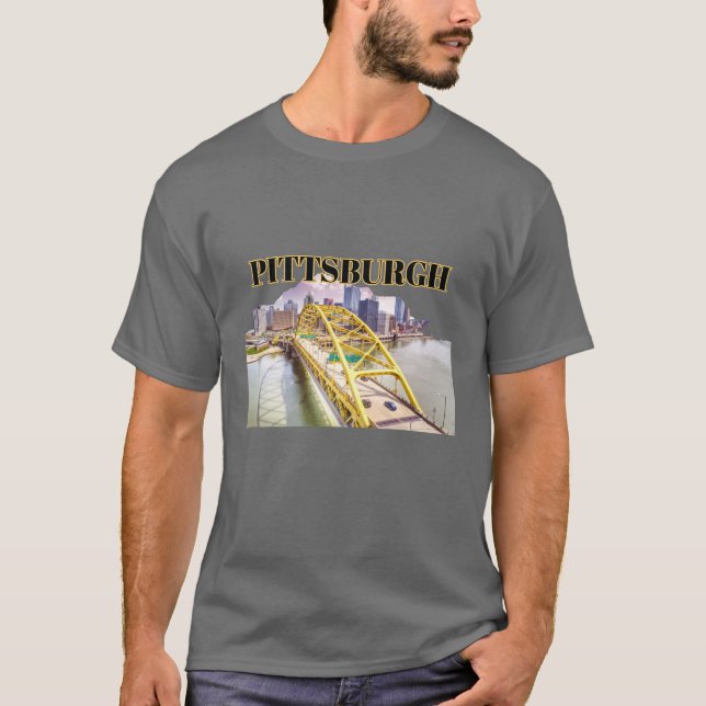 Pittsburgh-skyline och Fort Pitt-bron T Shirt (Framsida)