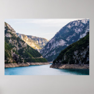 Piva-floden canyon i norra Montenegro. Poster