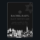 PixDezines NYC urban/bar mitzvah Inbjudningar<br><div class="desc">PixDezines siluett av New York Citys skyline.  PixDezines dynamiska design låter dig ändra bildstorlek,  typsnitt och bakgrundsfärg för bar mitzvah eller valfritt evenemang.
com</div>